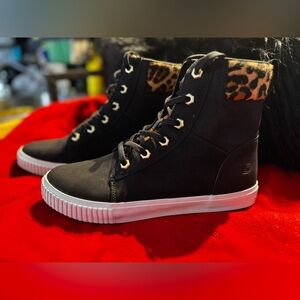 Timberland Women's Skyla Bay 6 Inch Black Nubuck Sneaker Boots•Size 9•